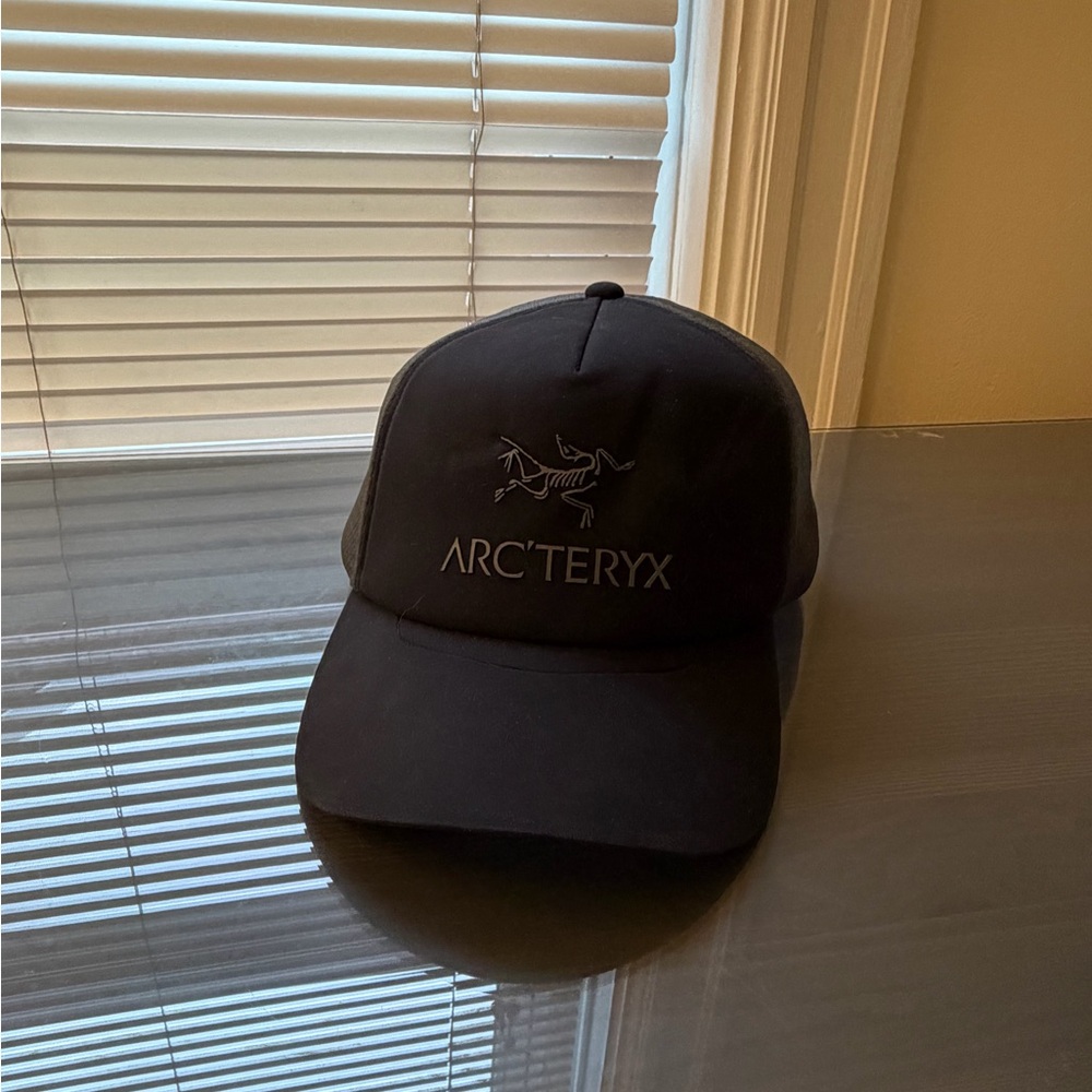 Arc'teryx Men's Black Logo Cap